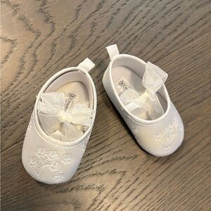 White baptism satin. Shoes brand new *